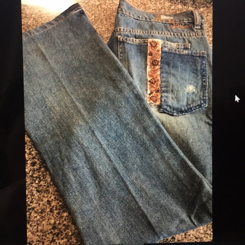 Dkny jean soho distressed bead appliqué jean sz 10